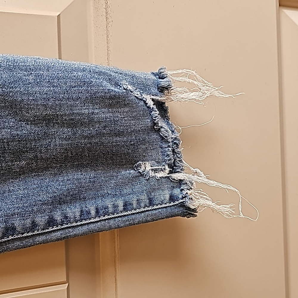 Universal Thread Distressed Stonewashed Jeans Siz… - image 6